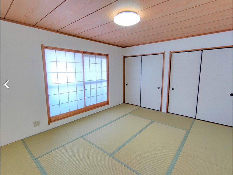 2階和室です 押入れが2か所あるので収納も楽々!